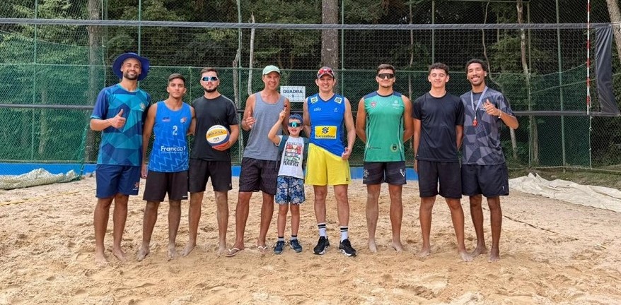 TorneioVolei_geralcampeoes.26.1.jpg