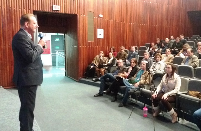 Jessefalando_reuniaoCaixa.19.jpg